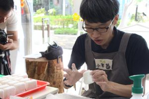 「想分擔媽媽辛勞」　暖心庇護員工詳育靠針氈織出未來