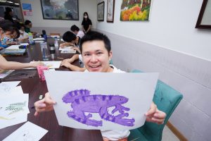 彥伯與他的畫作