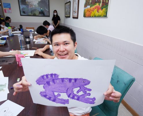 彥伯與他的畫作